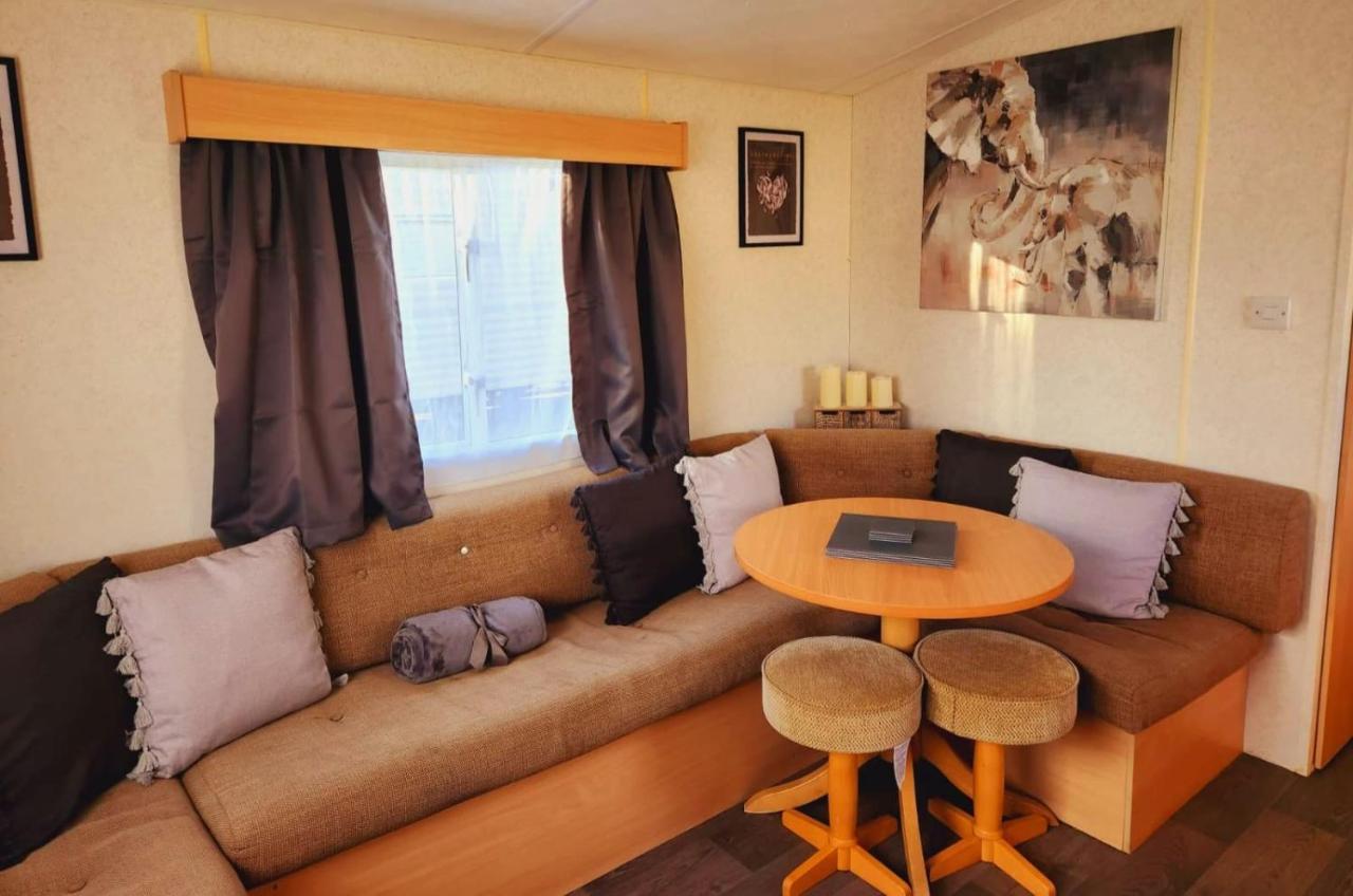 Comfy Caravan On Marine Park Hotel Rhyl Exterior foto
